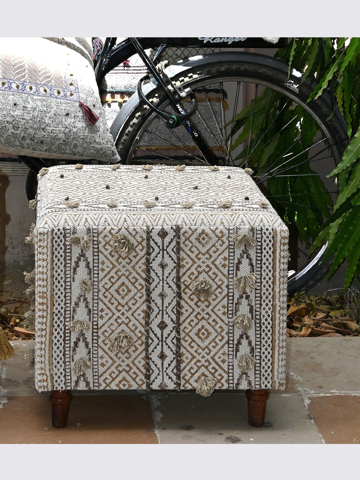Darae - CUBICAL OTTOMAN