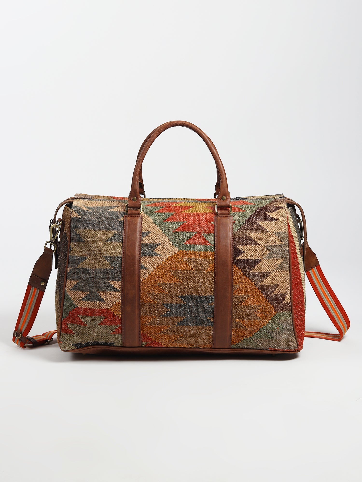 Sharant duffle bag on model — Art Avenue