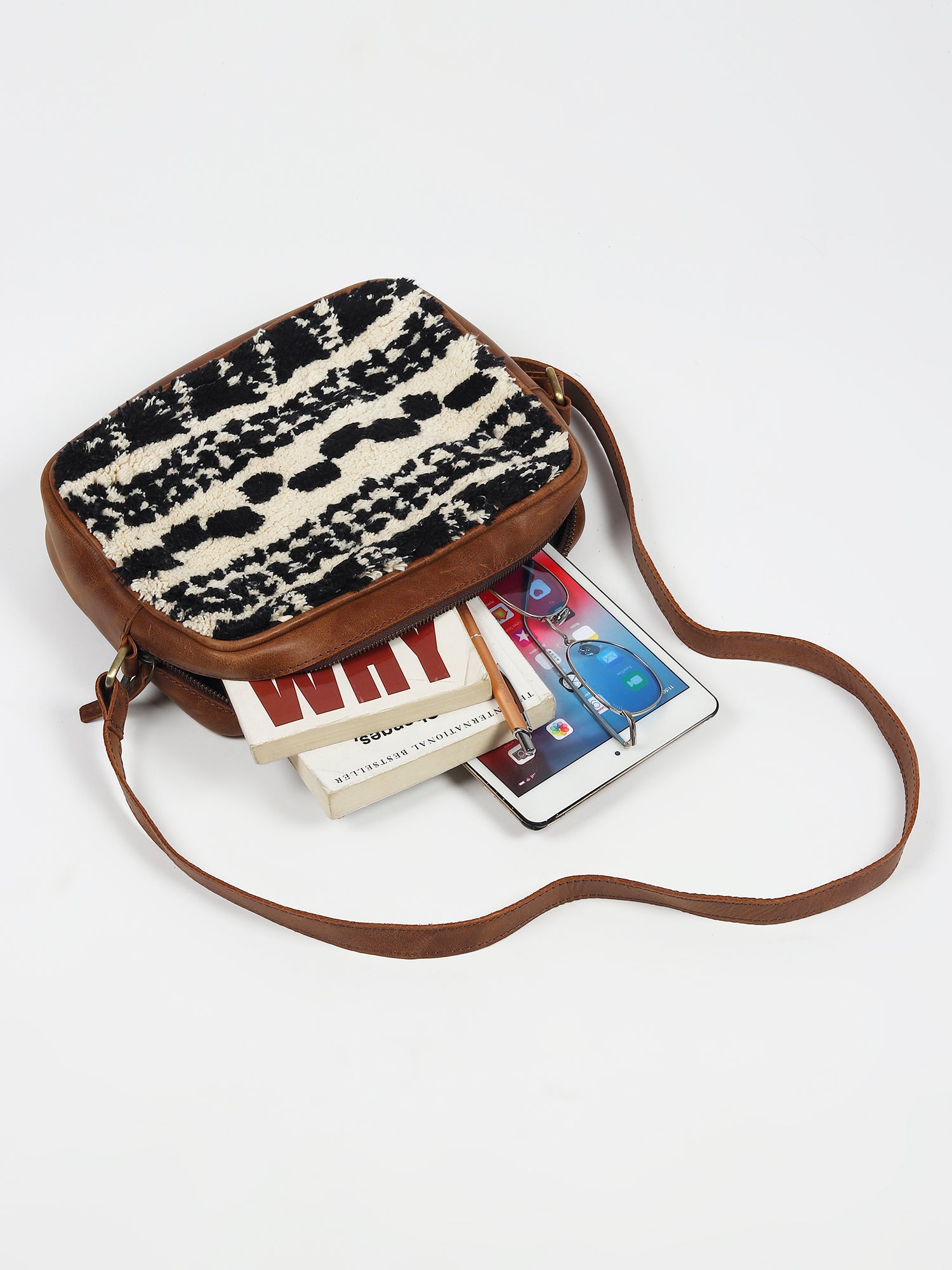 Archer sling bag side view — Art Avenue