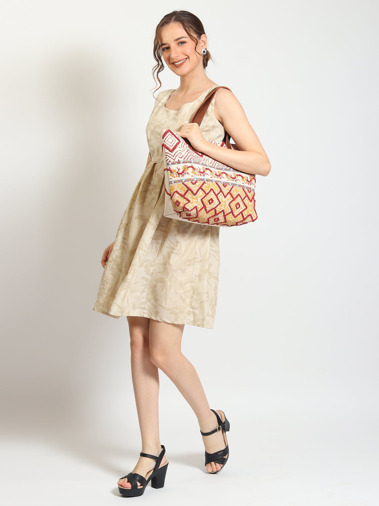 Yibing tote bag handle detail — Art Avenue