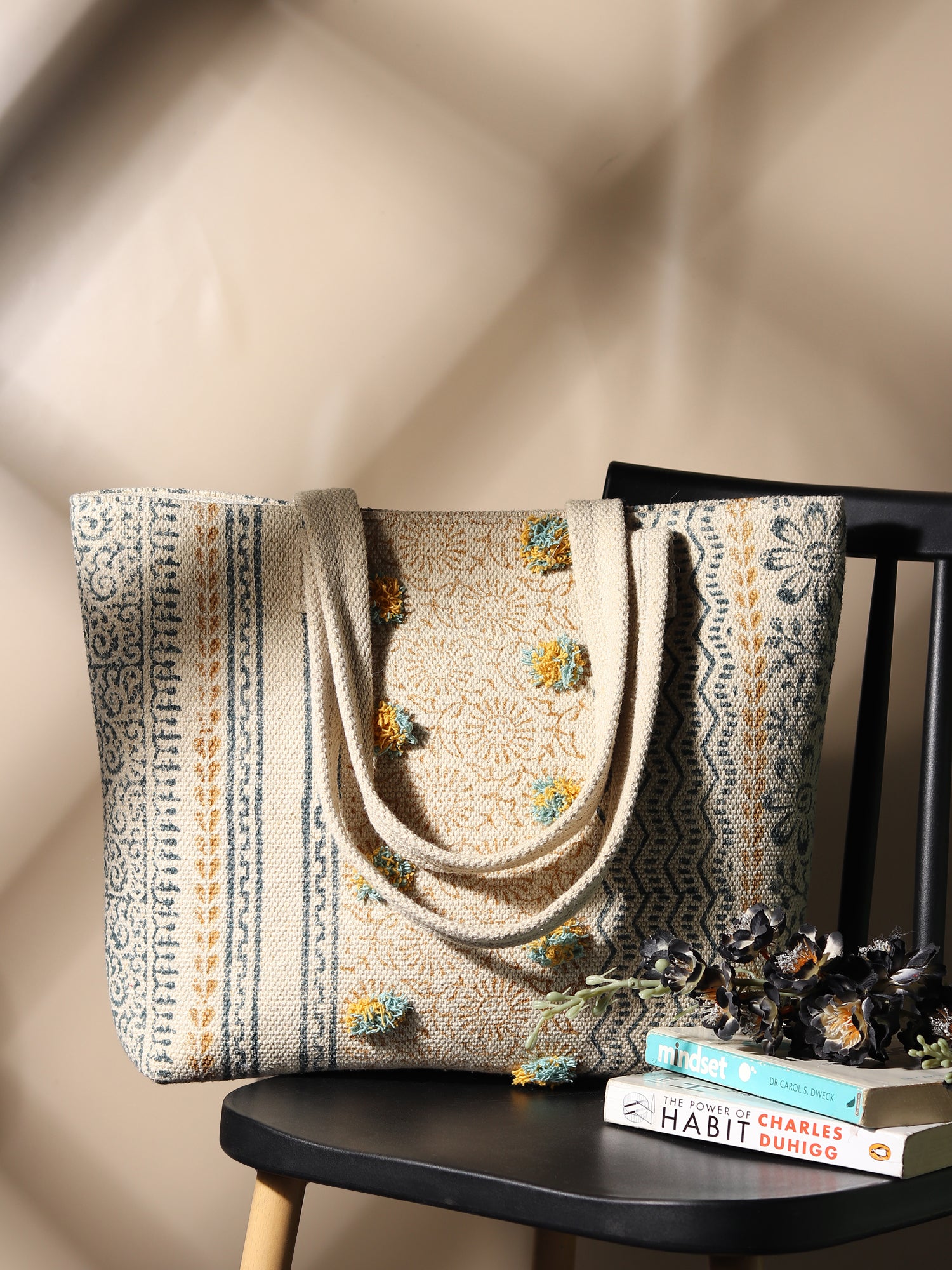 Mars tote bag on shoulder — Art Avenue
