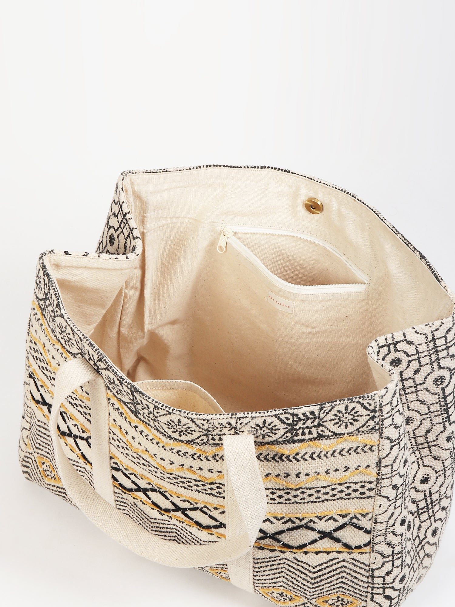 Banias tote bag on shoulder — Art Avenue