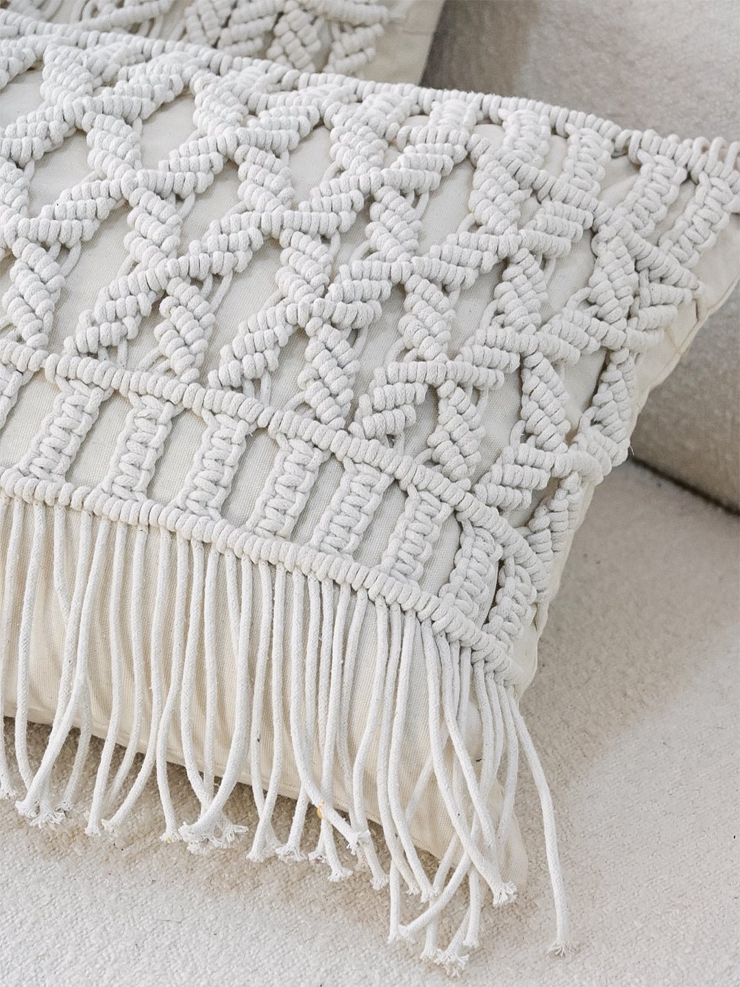 PRISSY - LUMBAR CUSHION COVER - ART AVENUE
