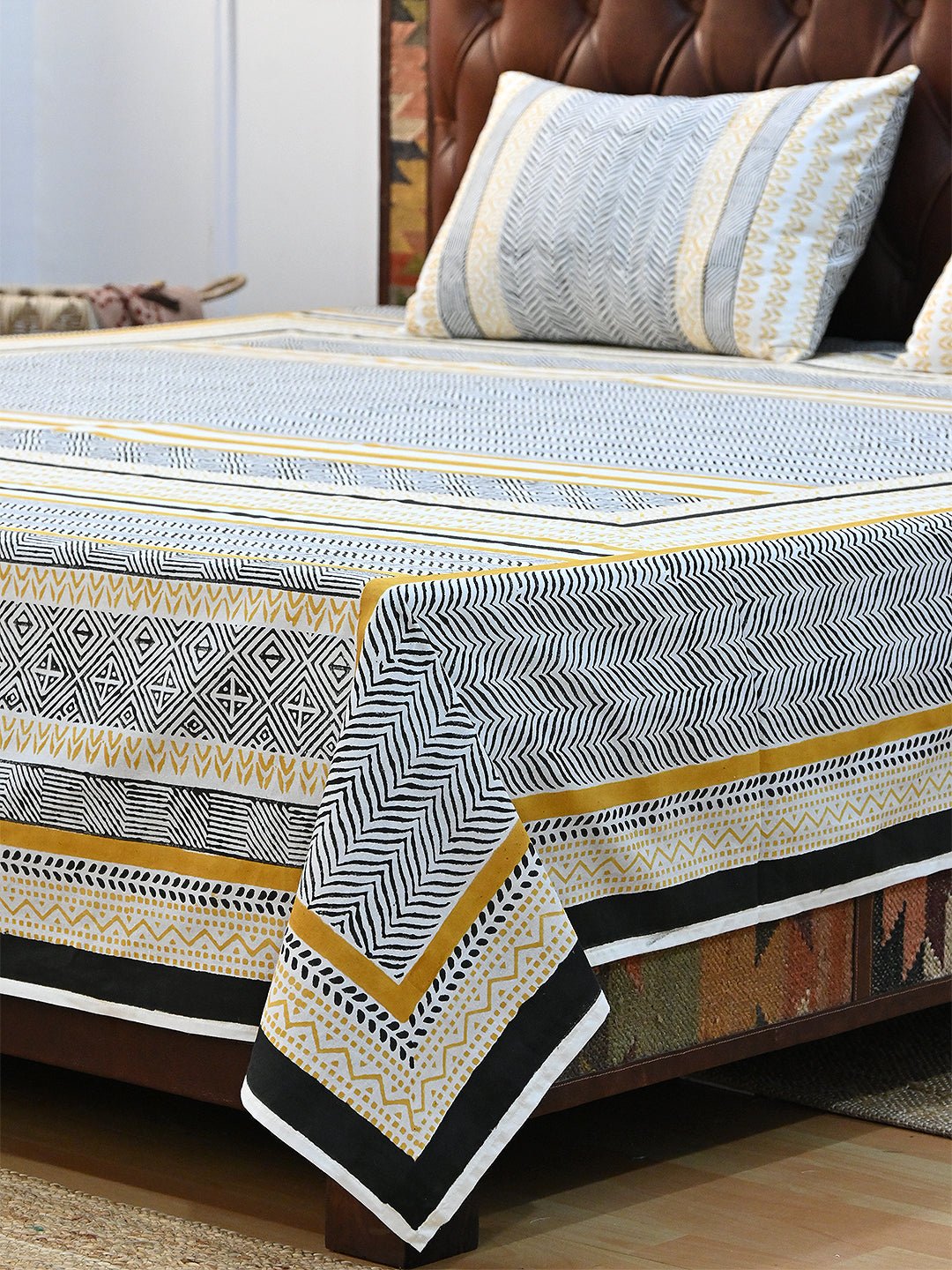 LINEUP GEOMETRIC COTTON BLOCK PRINTED DOUBLE BEDSHEET WITH PILLOW - ART AVENUE