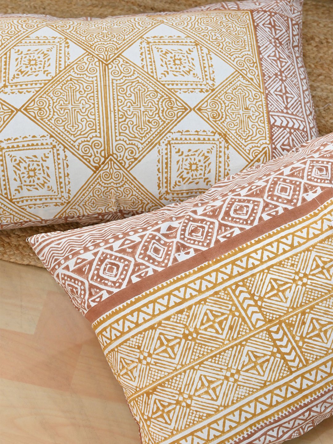 GEOMETRIC EARTHY TONE COTTON PRINTED DOUBLE BEDSHEET WITH PILLOW - ART AVENUE