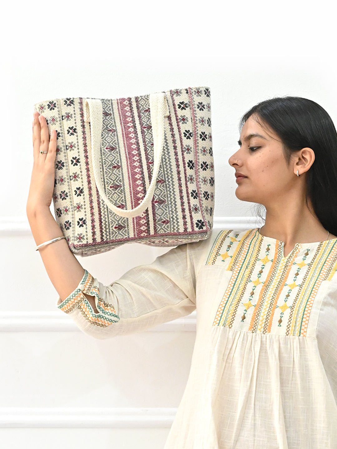 Beckon tote bag lifestyle — Art Avenue