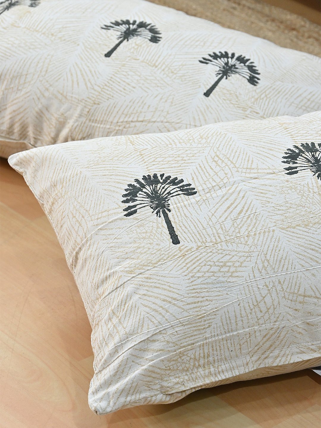 BLACK PALM TREE COTTON PRINTED DOUBLE BEDSHEET WITH PILLOW - ART AVENUE