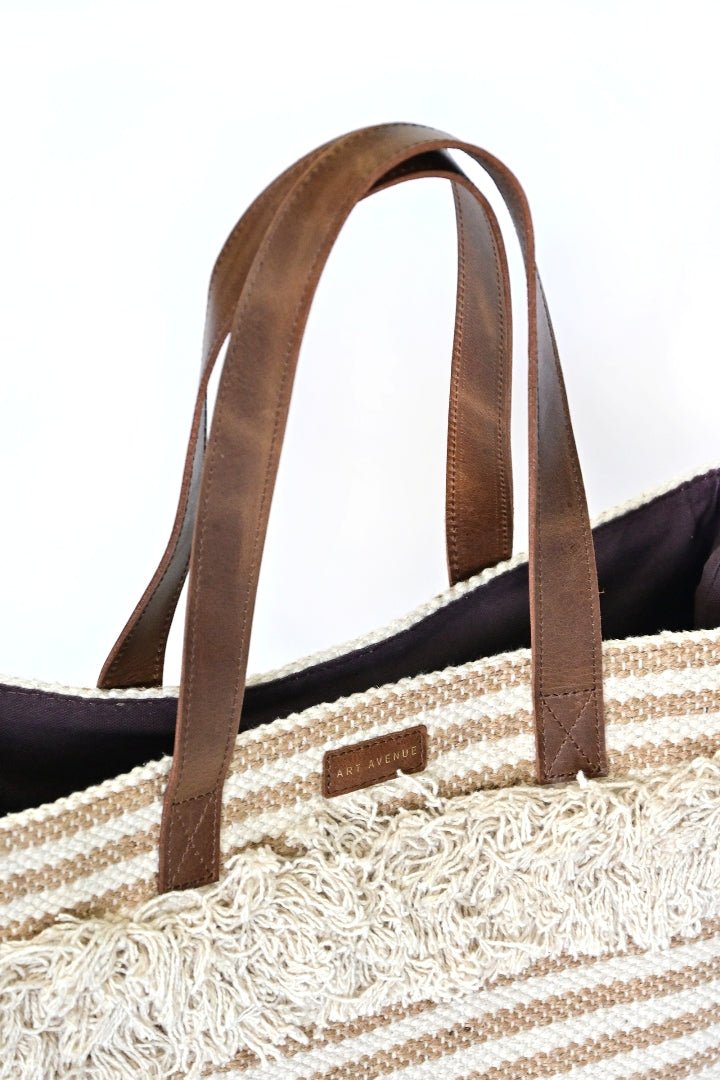 Aplas cotton tote bag on shoulder — Art Avenue