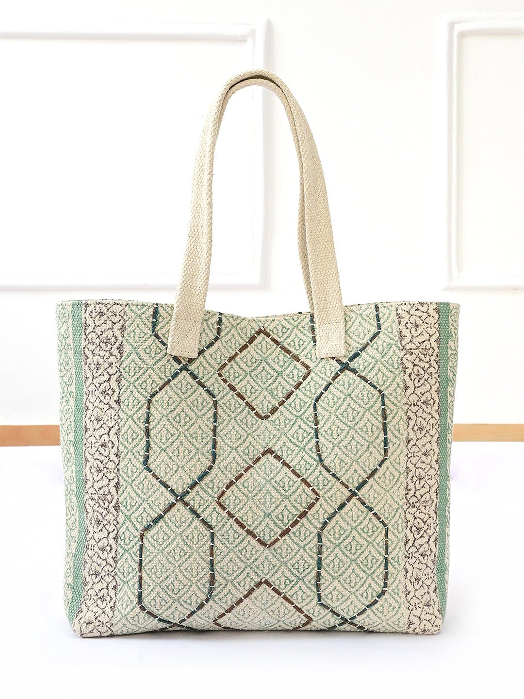 Flora tote bag lifestyle — Art Avenue