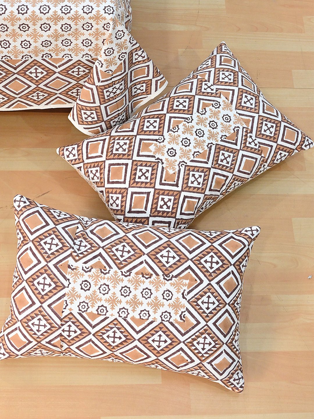 TARA BROWN COTTON PRINTED DOUBLE BEDSHEET WITH PILLOW - ART AVENUE