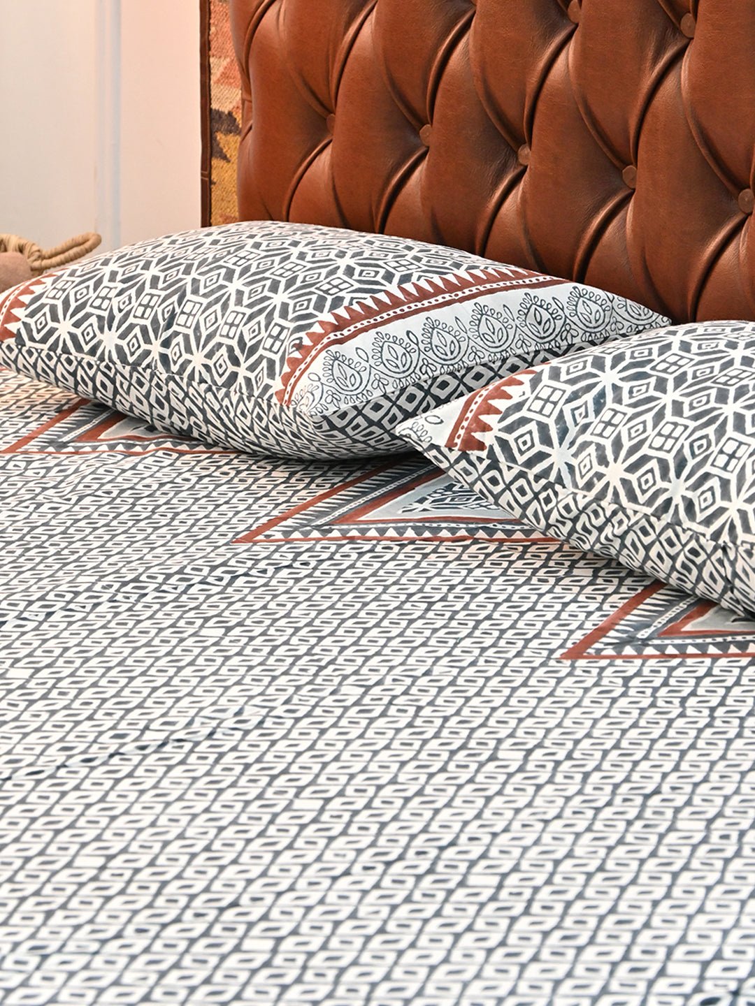 DIAMOND STRING COTTON PRINTED DOUBLE BEDSHEET WITH PILLOW - ART AVENUE