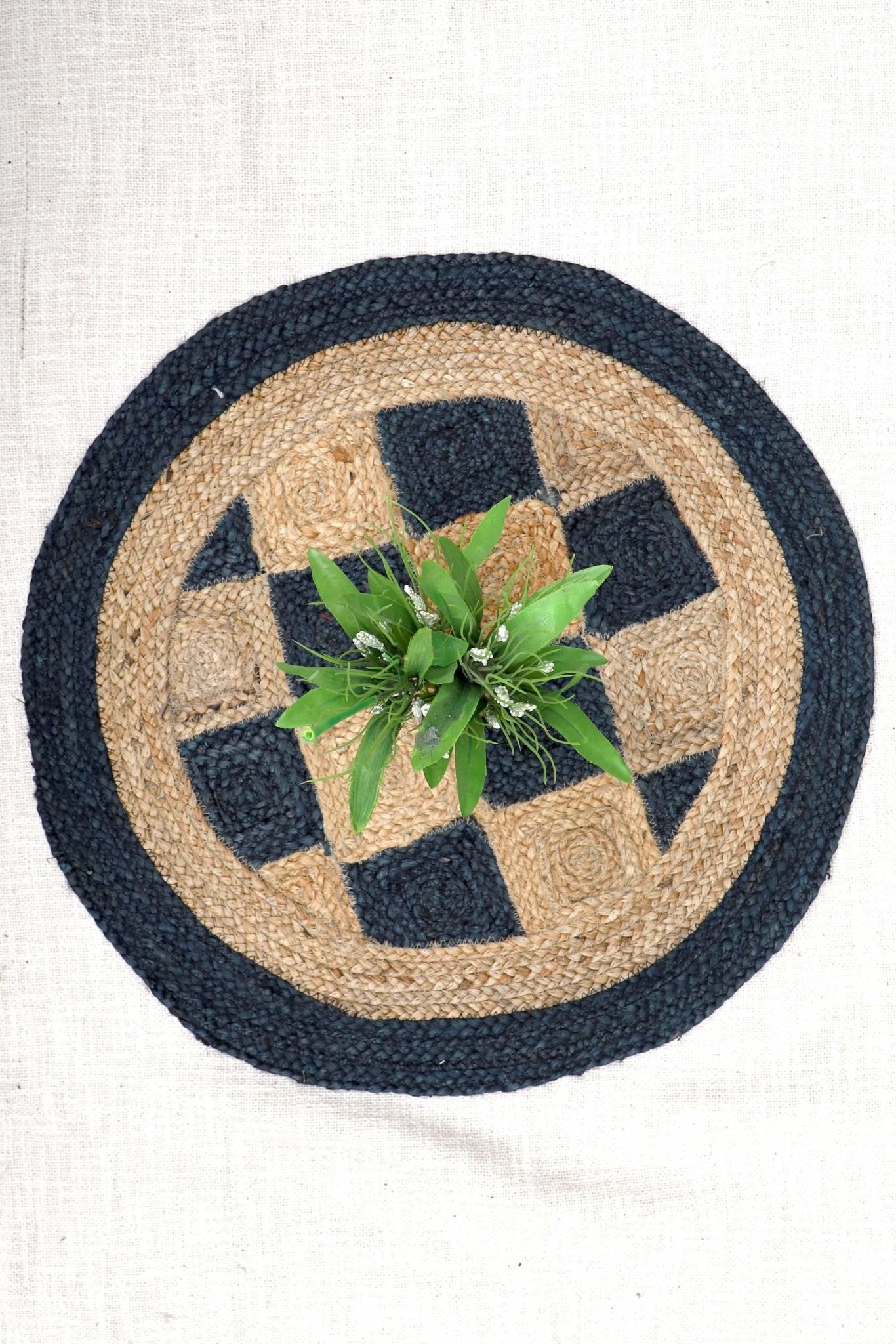 Hand-braided jute round rug black beige pattern — Art Avenue Jaipur