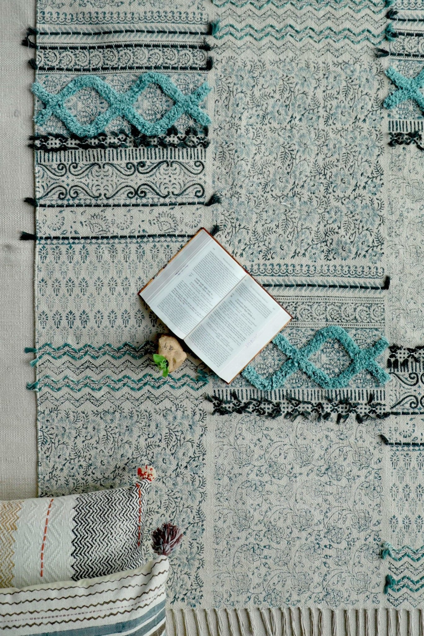 Falna Block-Printed Cotton Dhurrie Rug in Blue — Art Avenue