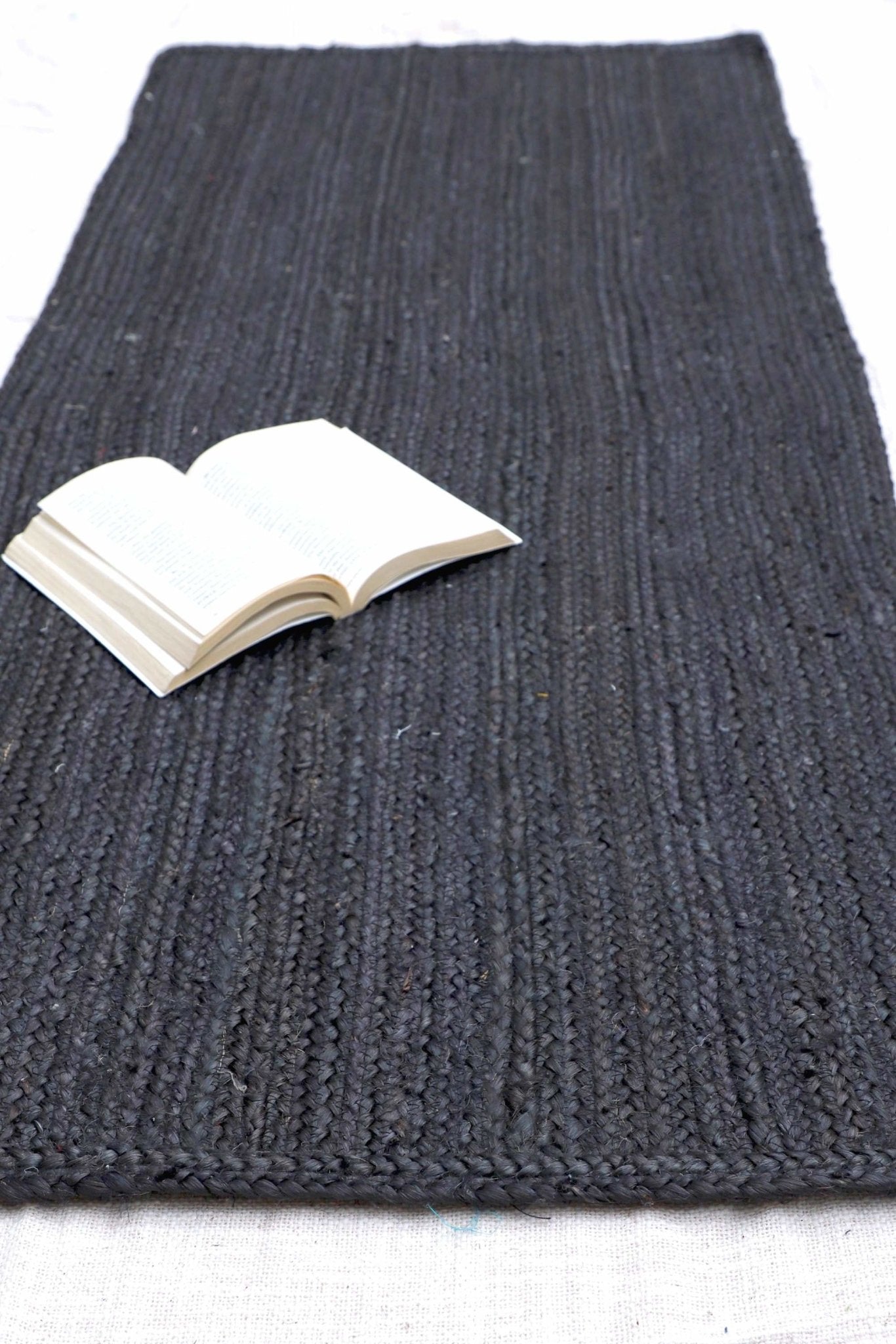 HAZE- BRAIDED FLOOR RUNNER - BLACK - ART AVENUE