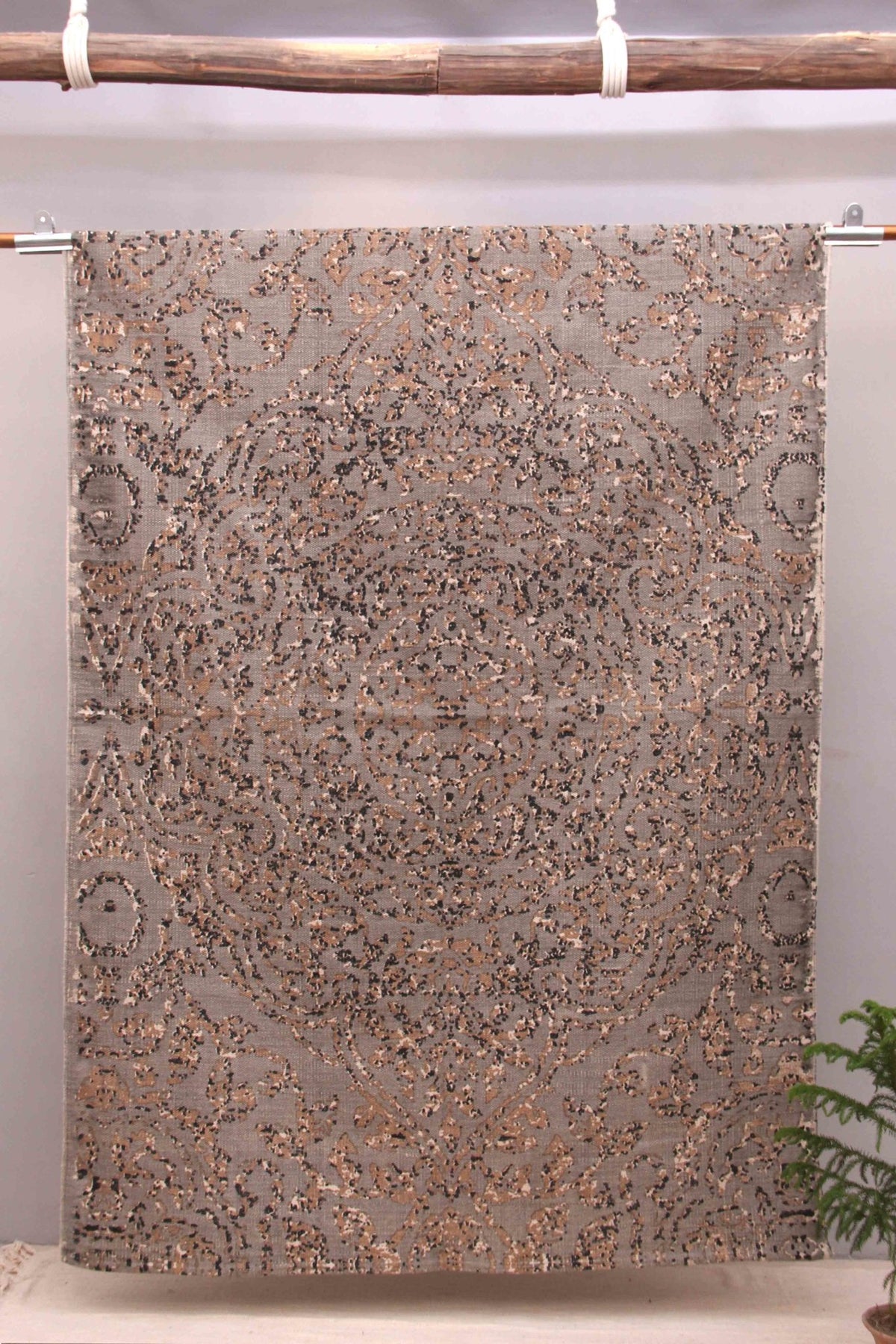 SCRAPPY - PRINTED RUG - GREY - ART AVENUE