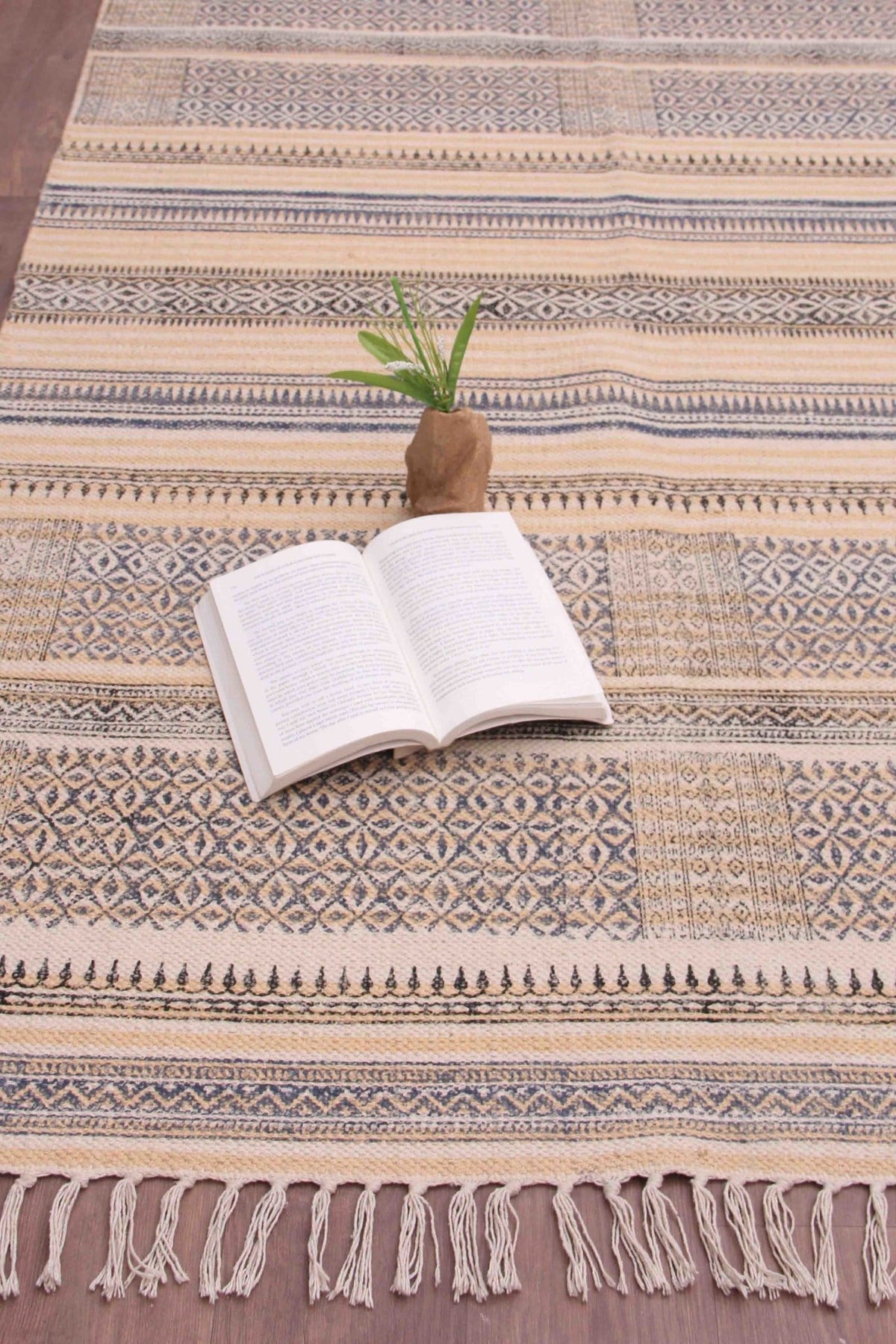 Sense Block-Printed Cotton Dhurrie Rug in Beige — Art Avenue
