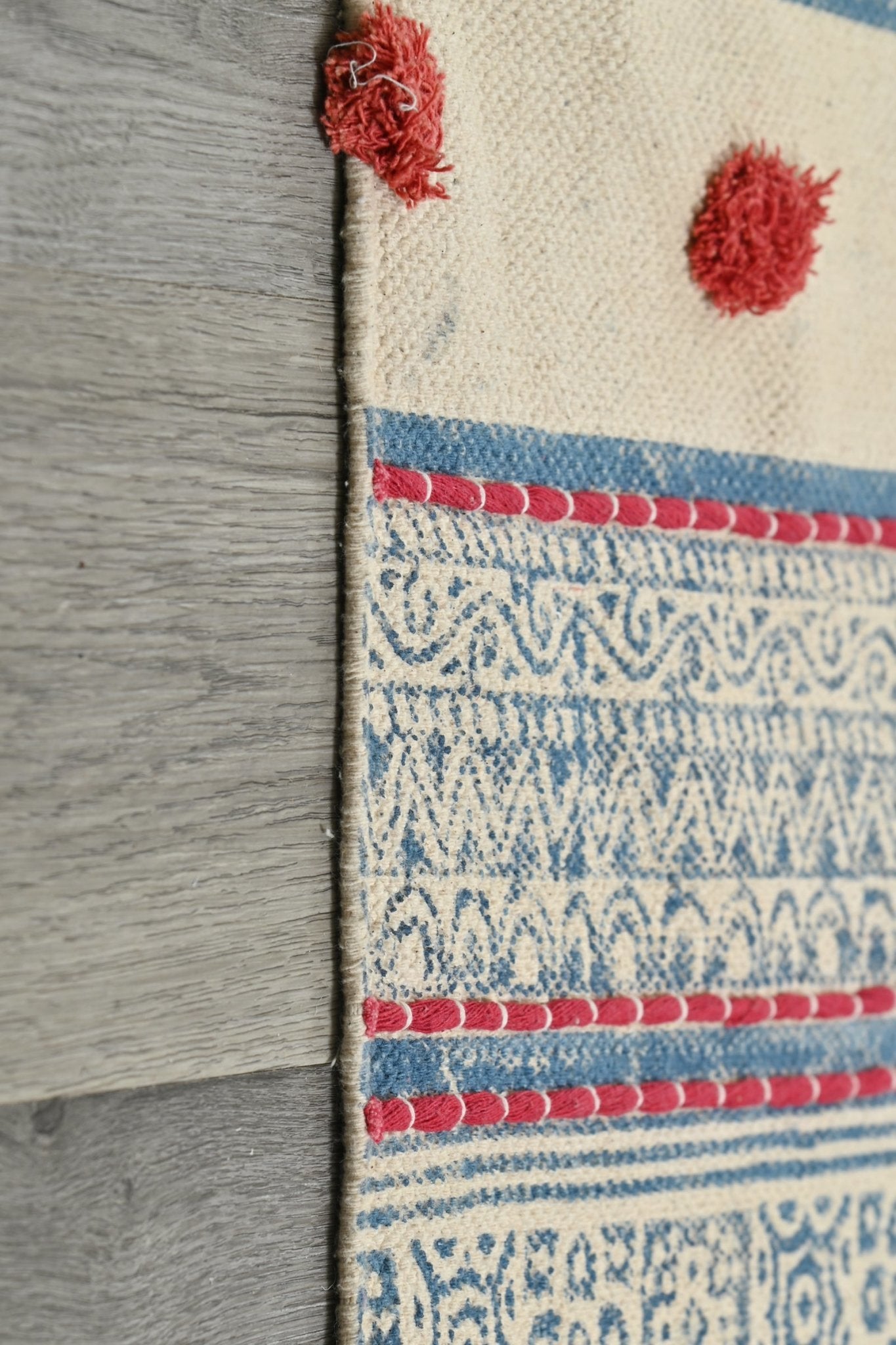 TITLE BLOCK PRINTED RUG - ART AVENUE