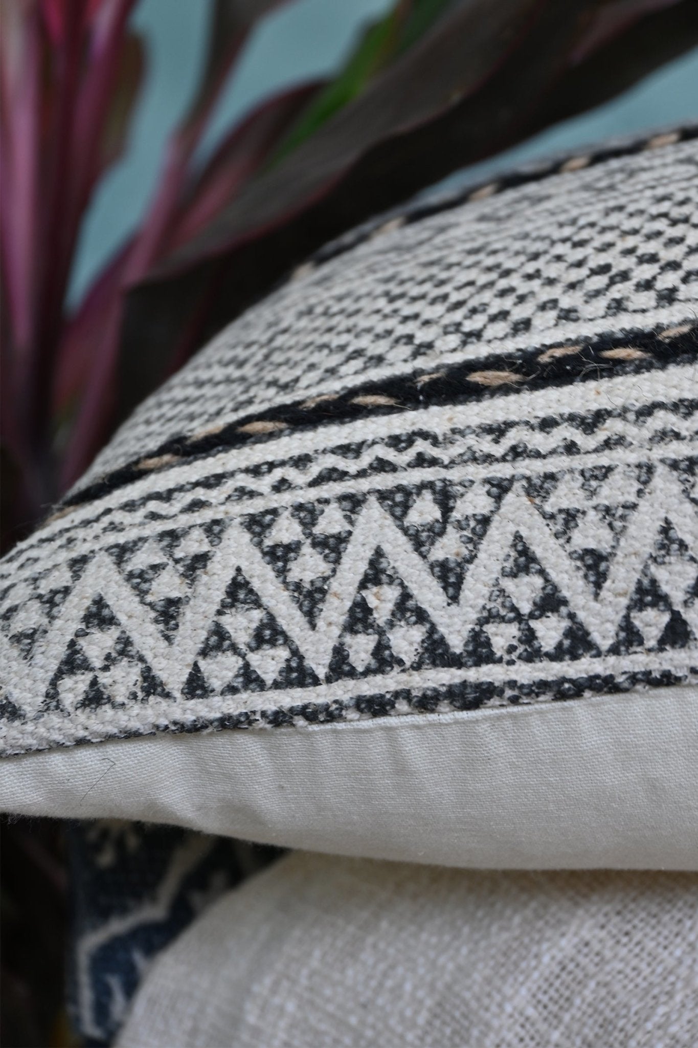 VAPOR - LUMBAR CUSHION COVER - ART AVENUE