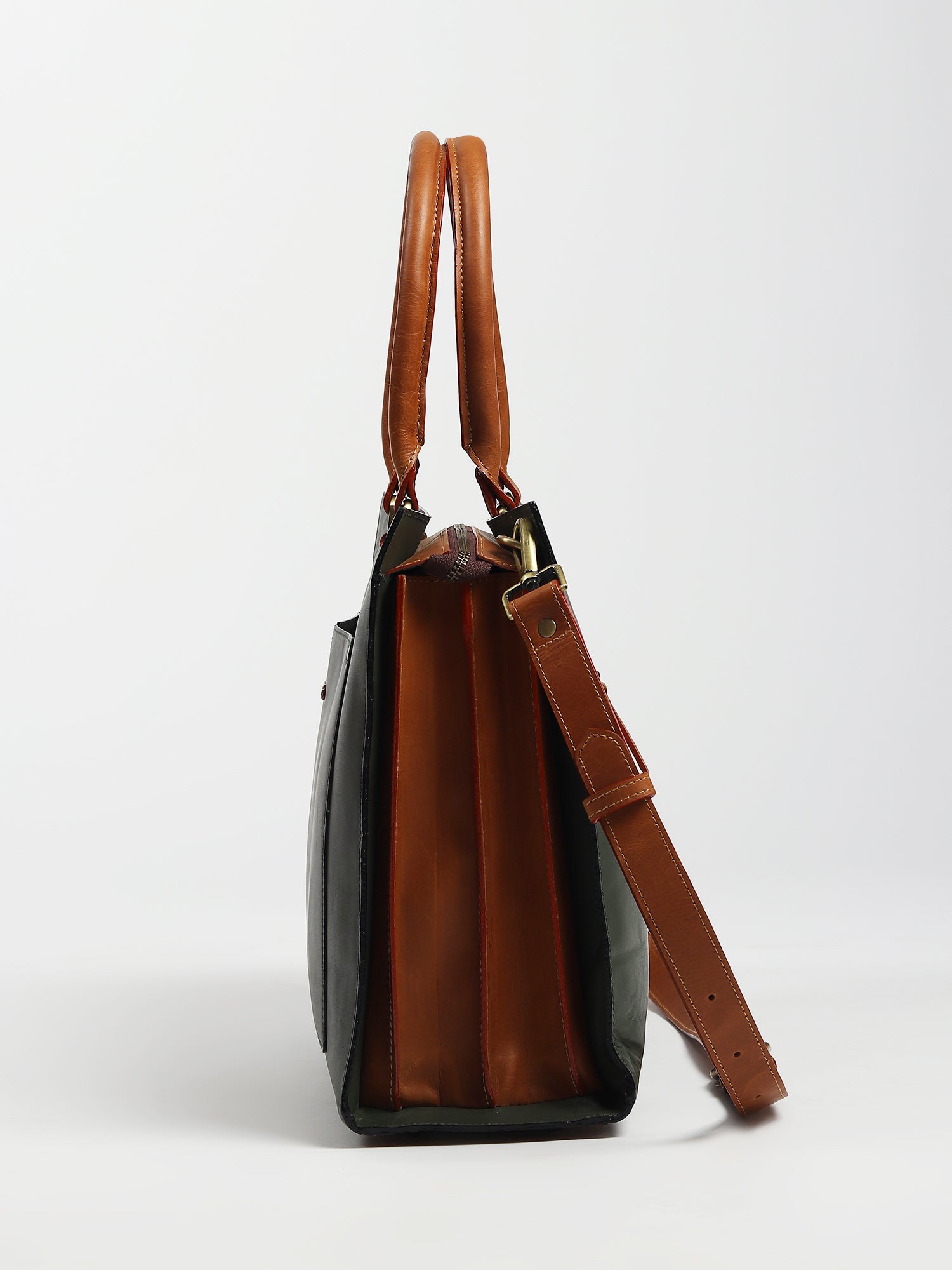 Olivia laptop bag lifestyle — Art Avenue