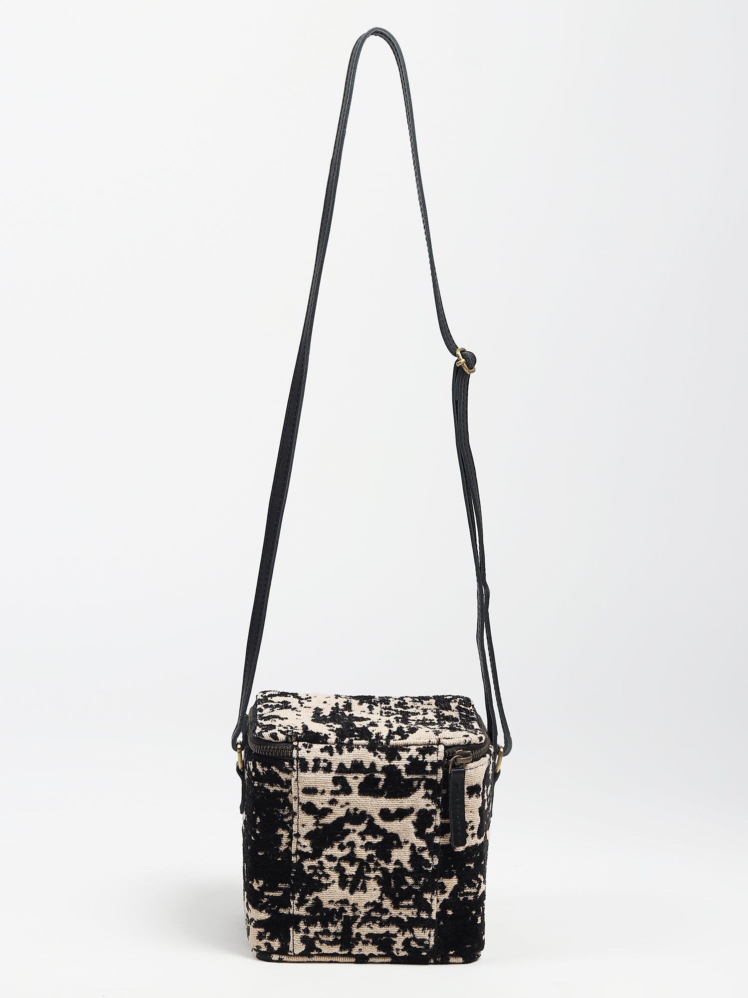 Alira leather sling bag, side view — Art Avenue