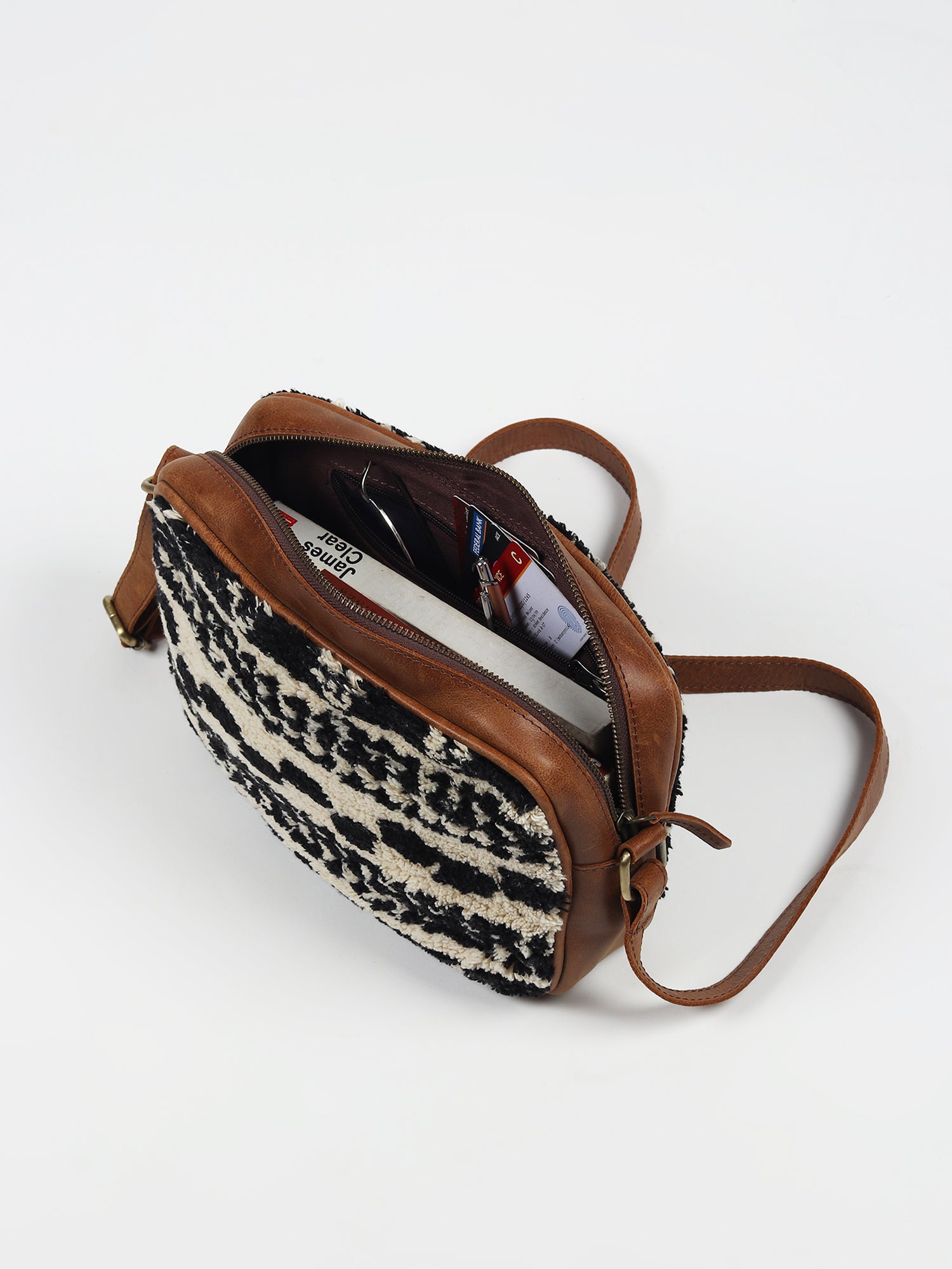 Archer leather sling bag interior — Art Avenue