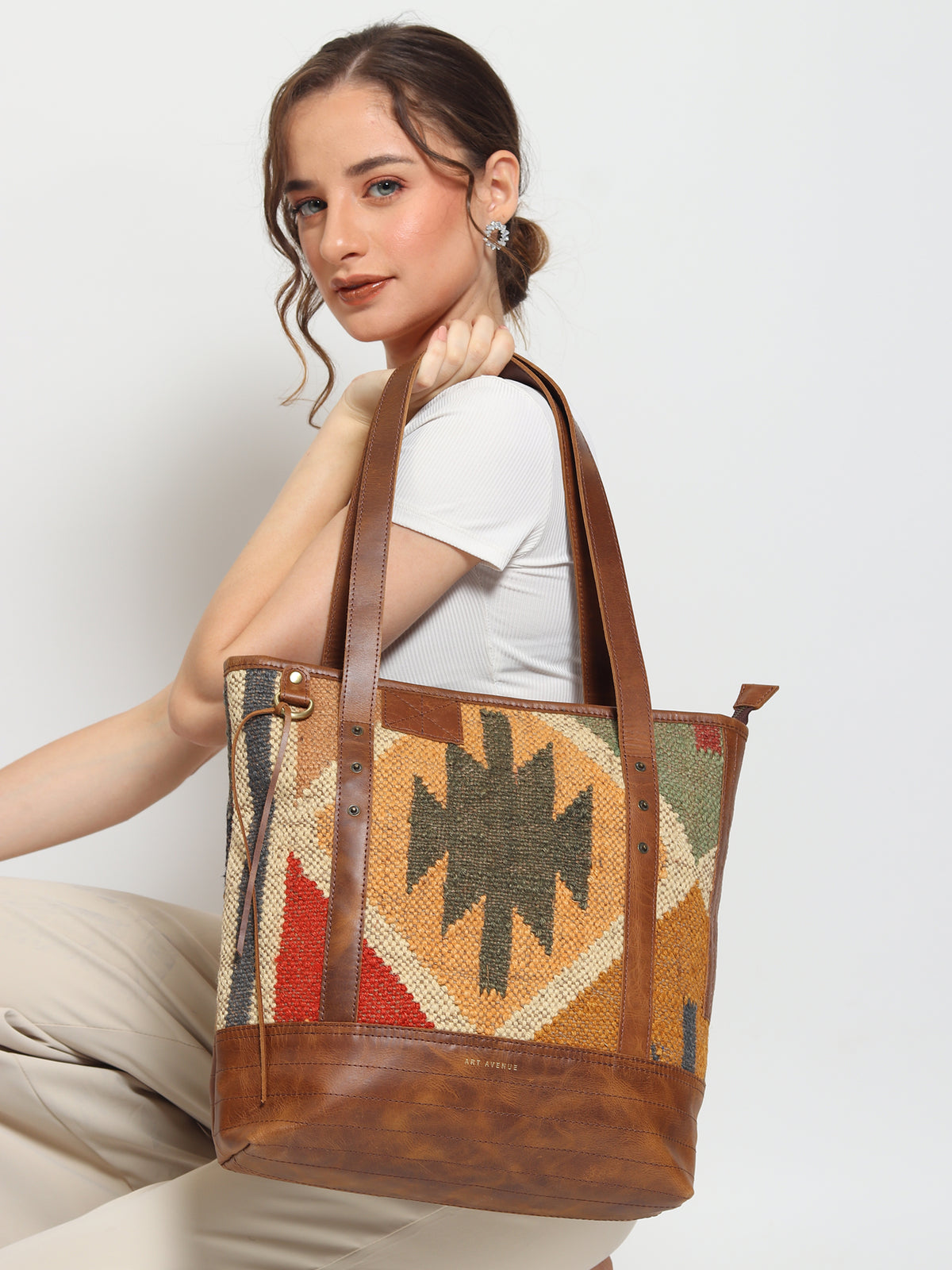 Aneur kilim and leather handbag, side view — Art Avenue