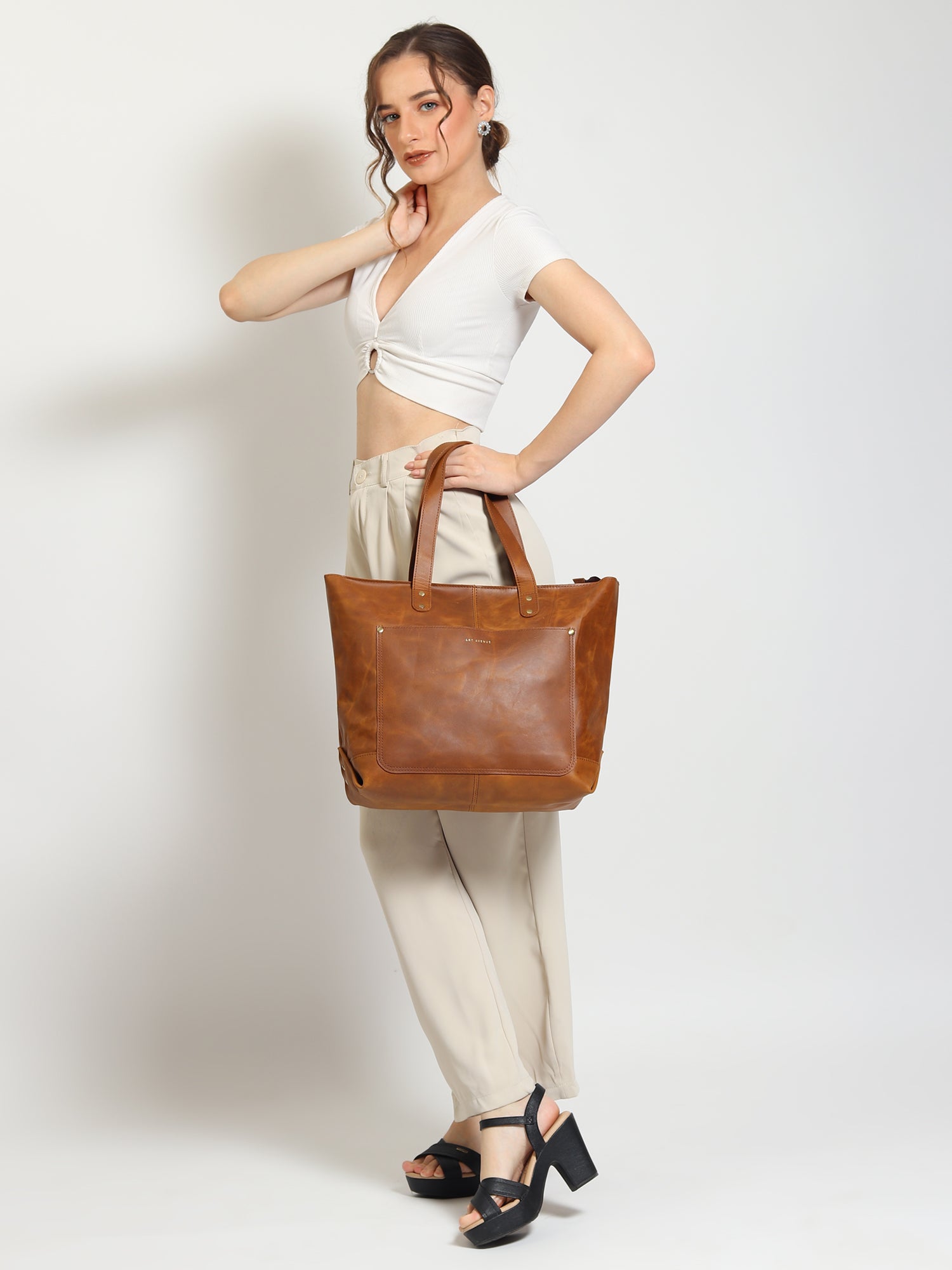 Kier leather handbag — Art Avenue