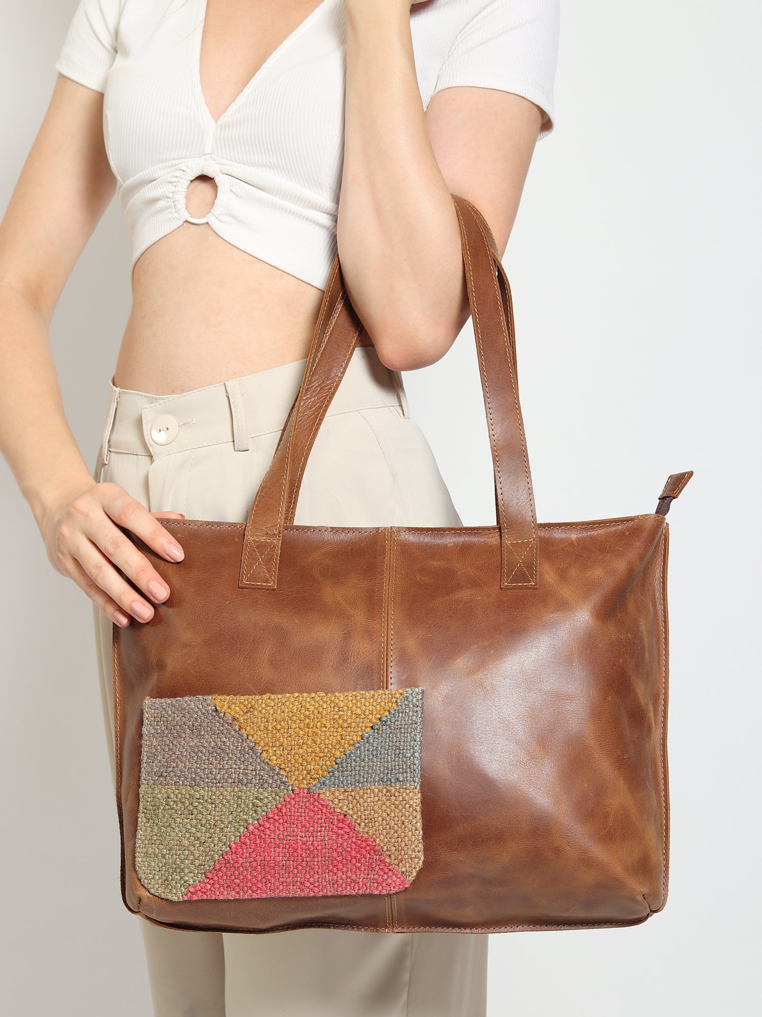 Ezra handbag side view — Art Avenue
