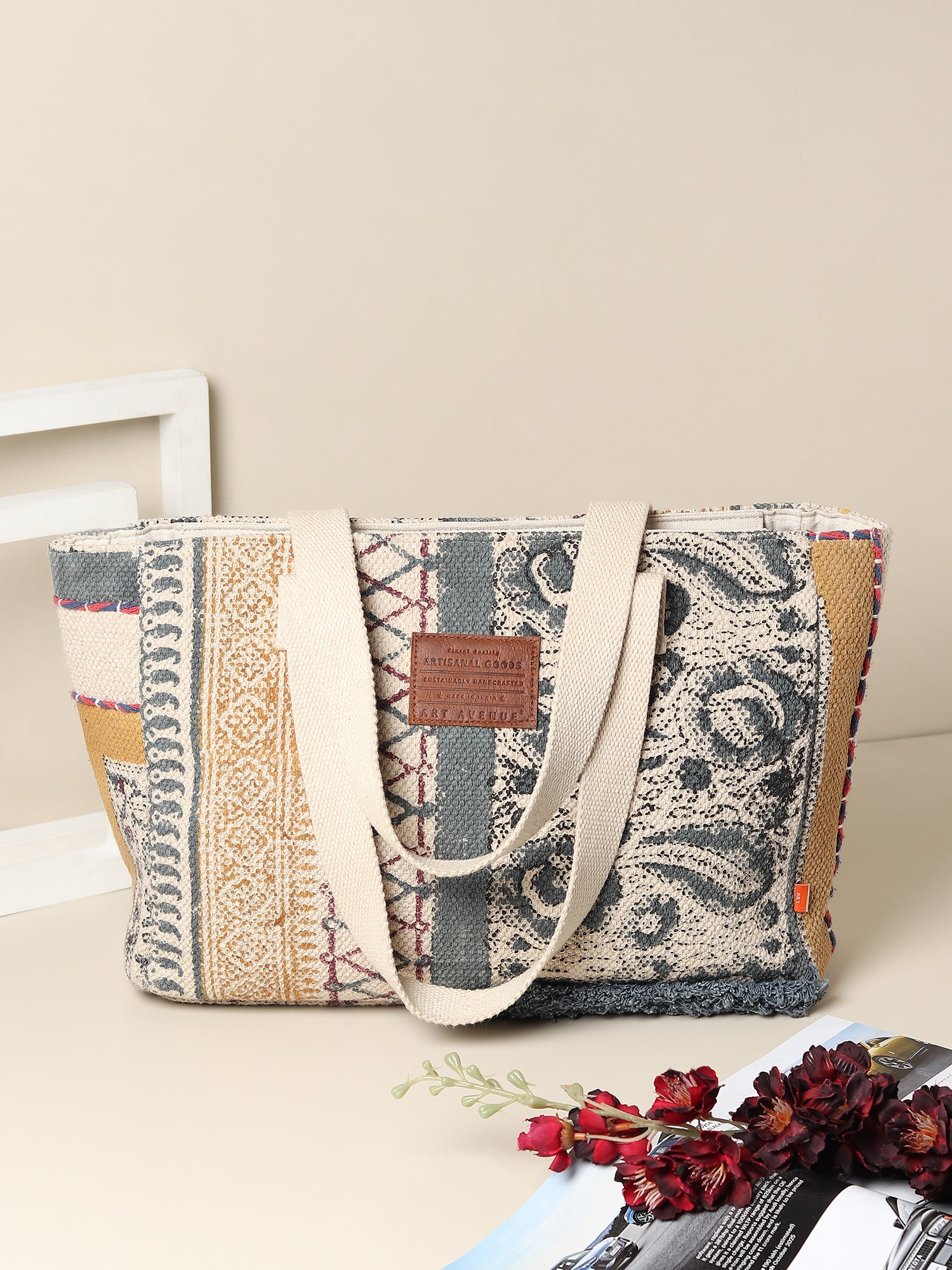 Elysira tote bag print detail — Art Avenue