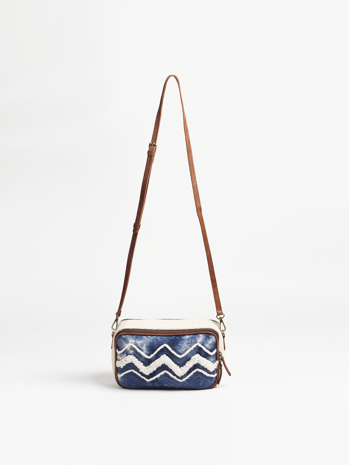 Luigina leather and cotton sling bag detail — Art Avenue