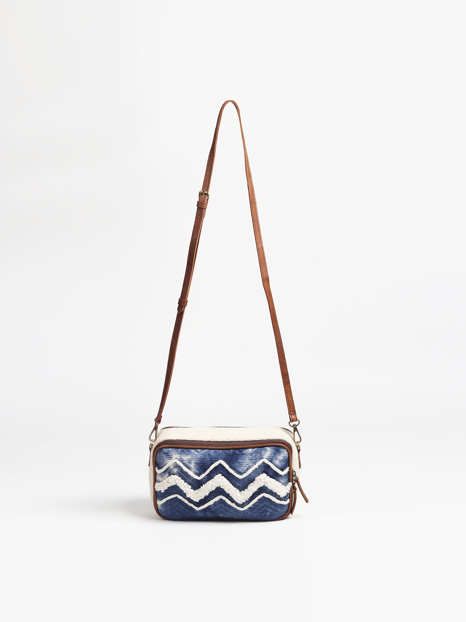 Luigina leather and cotton sling bag detail — Art Avenue