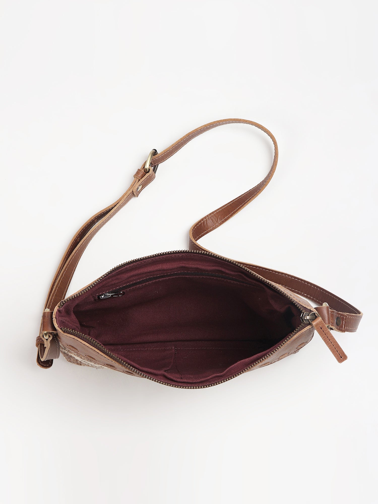 Allambee sling bag lifestyle — Art Avenue