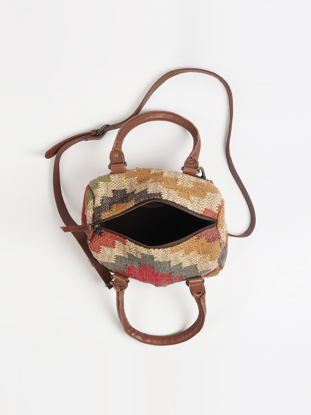 Digilent duffle bag hardware detail — Art Avenue