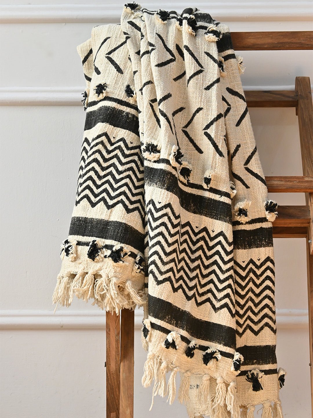 CHEVRON STRIPES - BLOCK PRINTED THROW - ART AVENUE