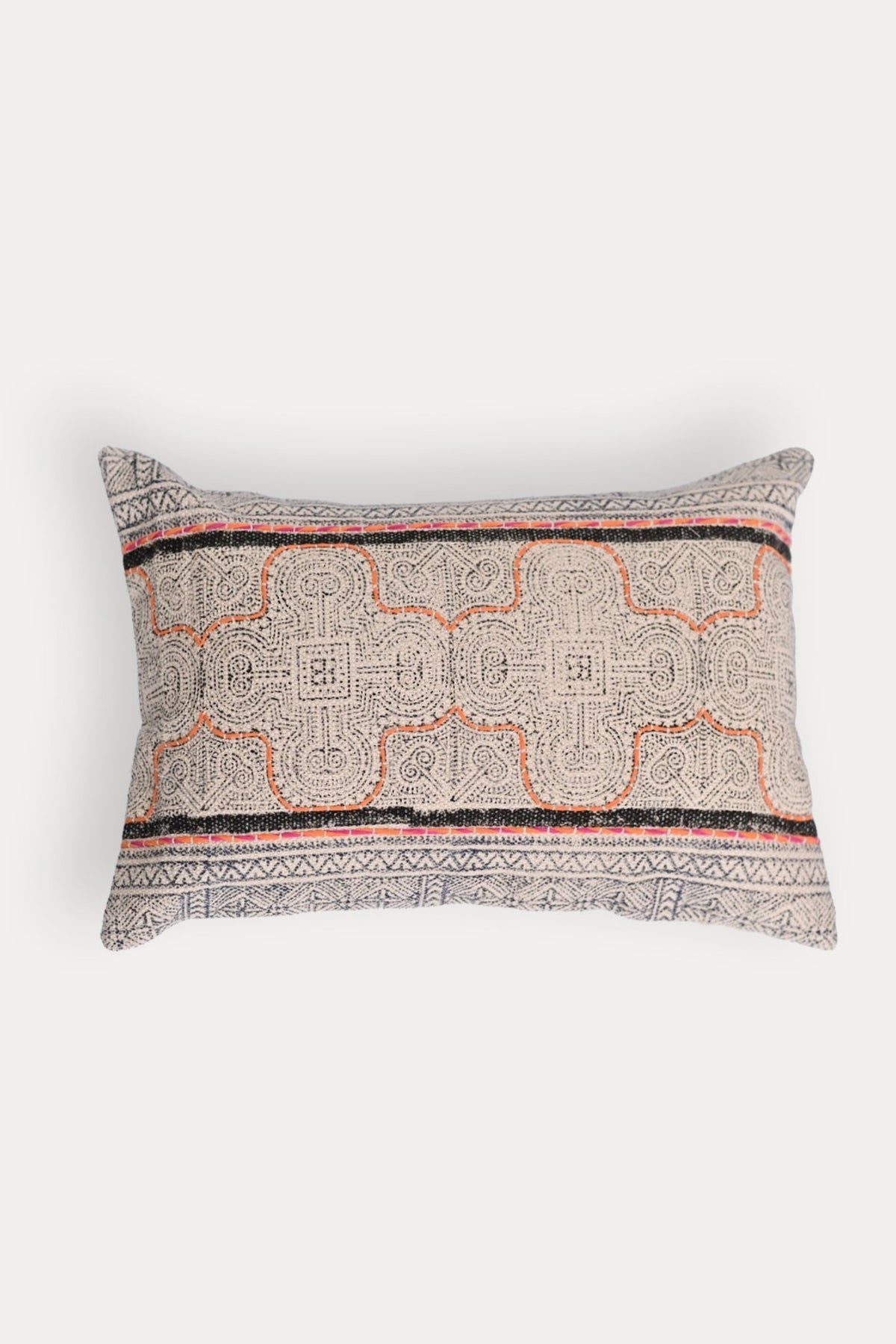 CATHAL- LUMBAR CUSHION COVER - BLACK - ART AVENUE