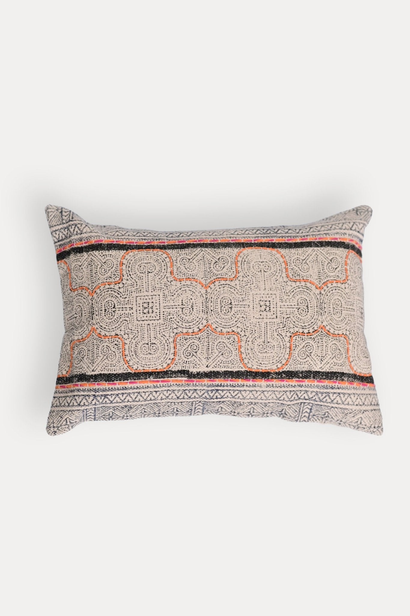 CATHAL- LUMBAR CUSHION COVER - BLACK - ART AVENUE