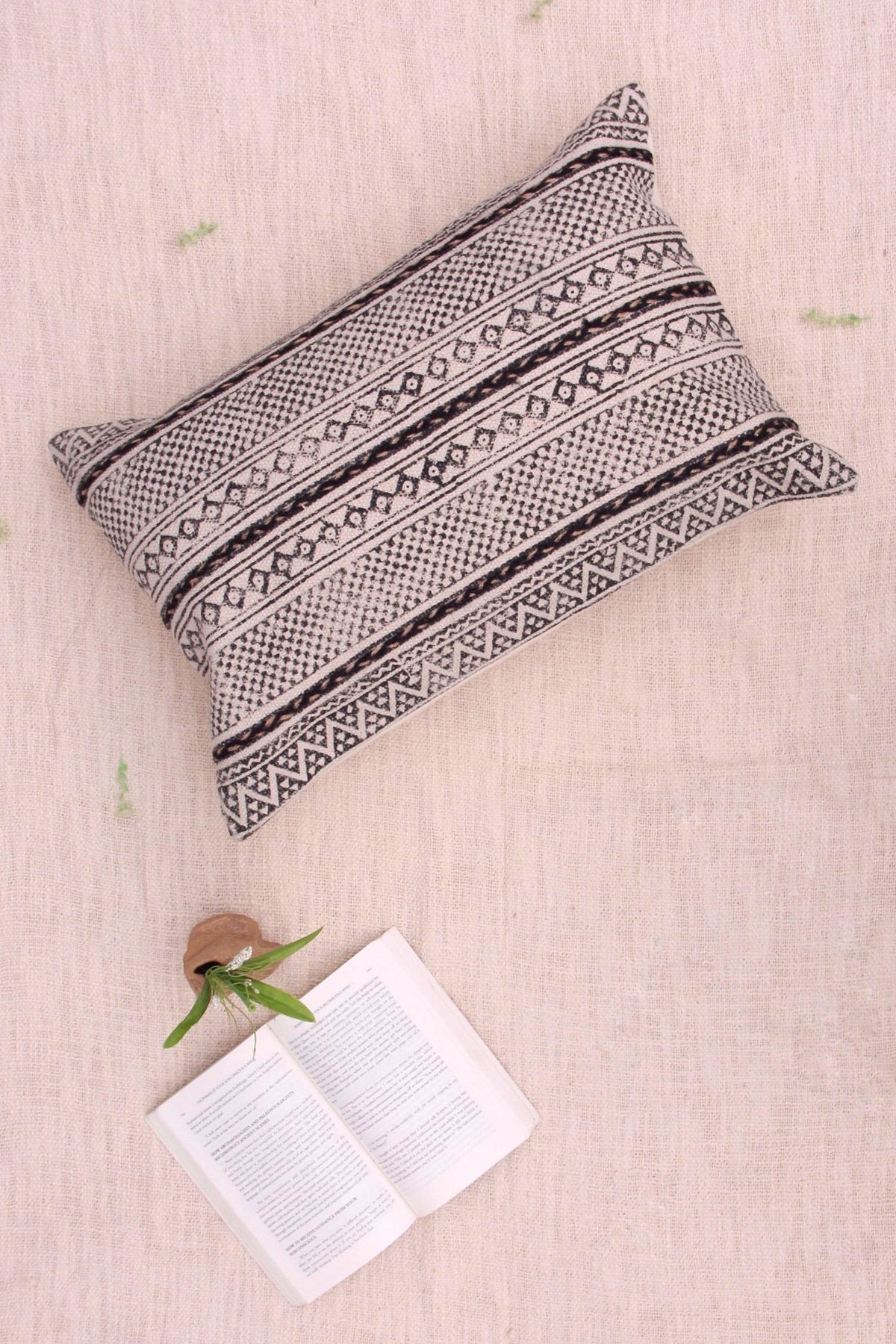 MONO - LUMBAR CUSHION COVER -OFF WHITE & BLACK - ART AVENUE