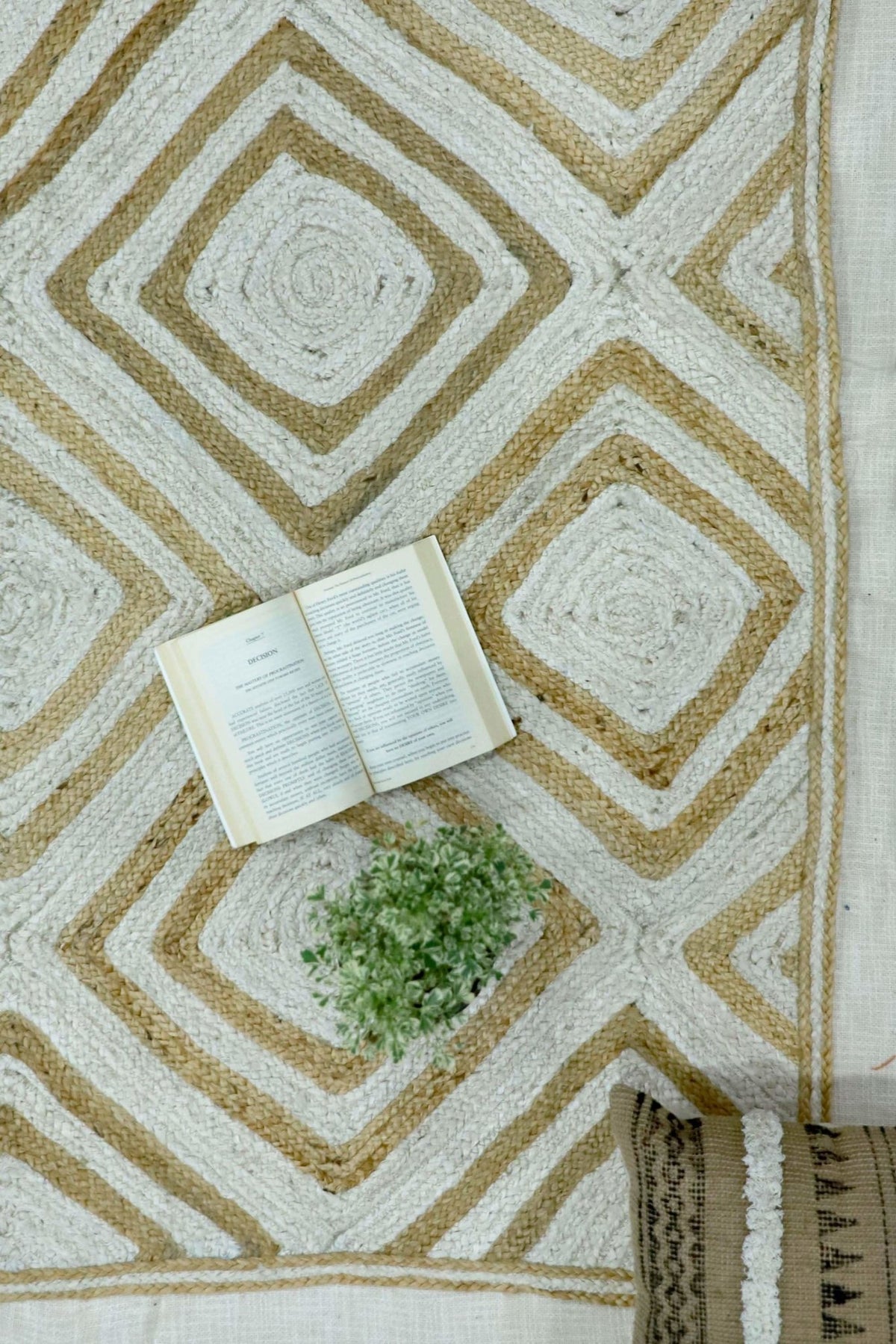 Belgium braided rug — beige and white detail — Art Avenue