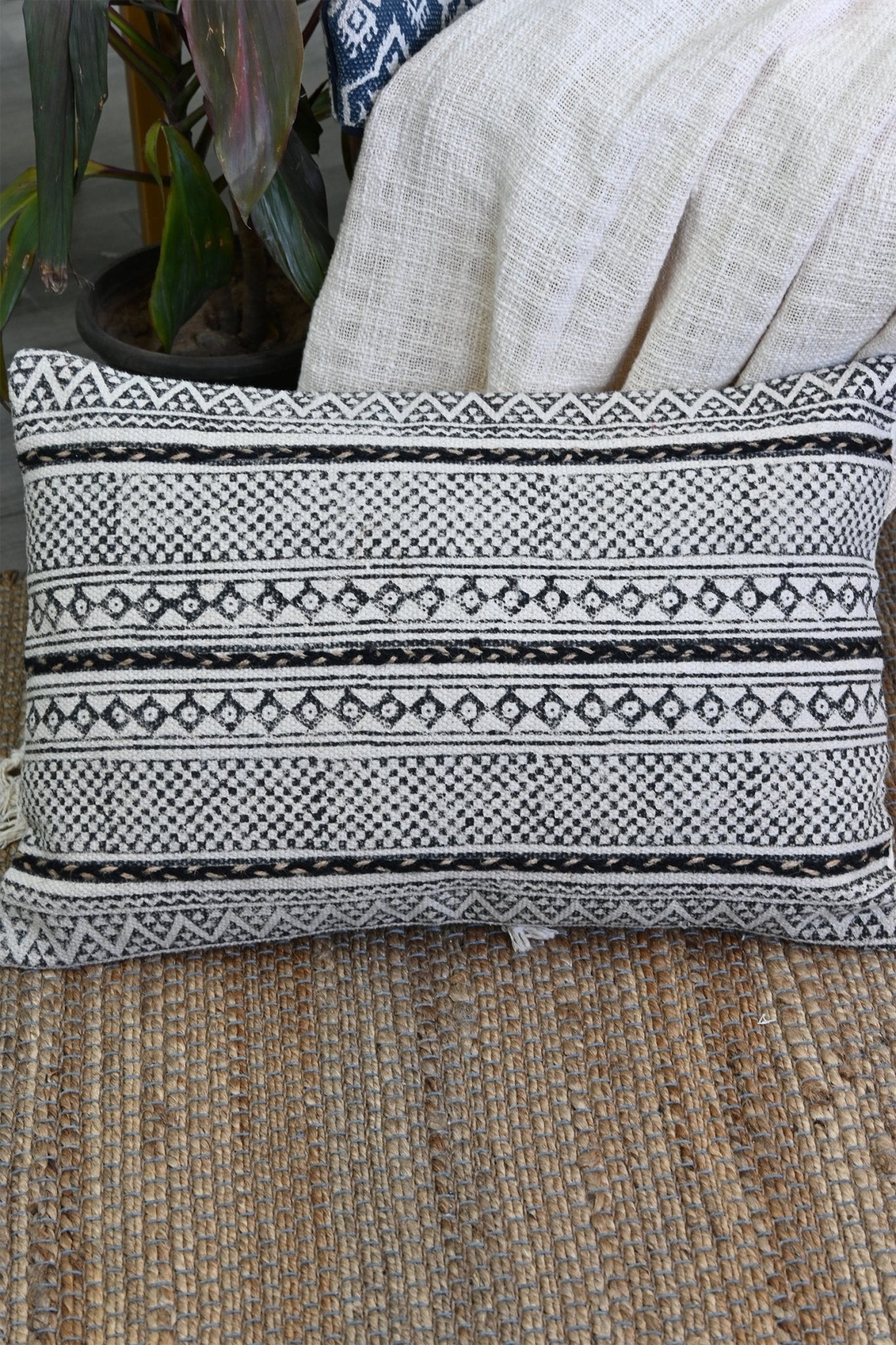 VAPOR - LUMBAR CUSHION COVER - ART AVENUE