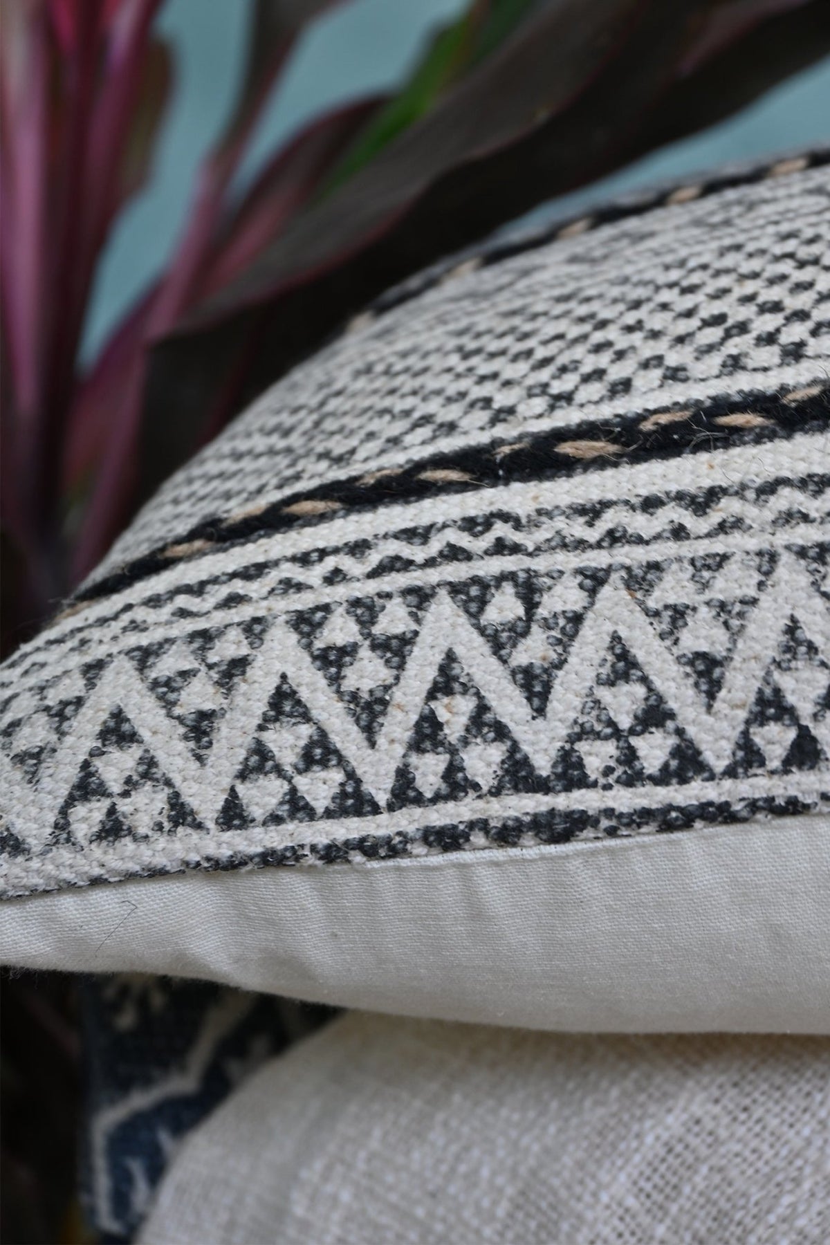 VAPOR - LUMBAR CUSHION COVER - ART AVENUE