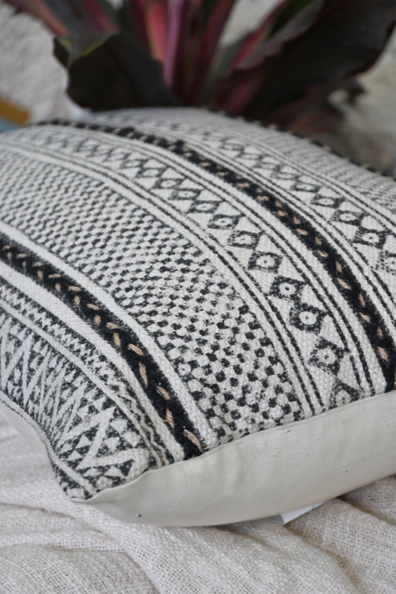 VAPOR - LUMBAR CUSHION COVER - ART AVENUE