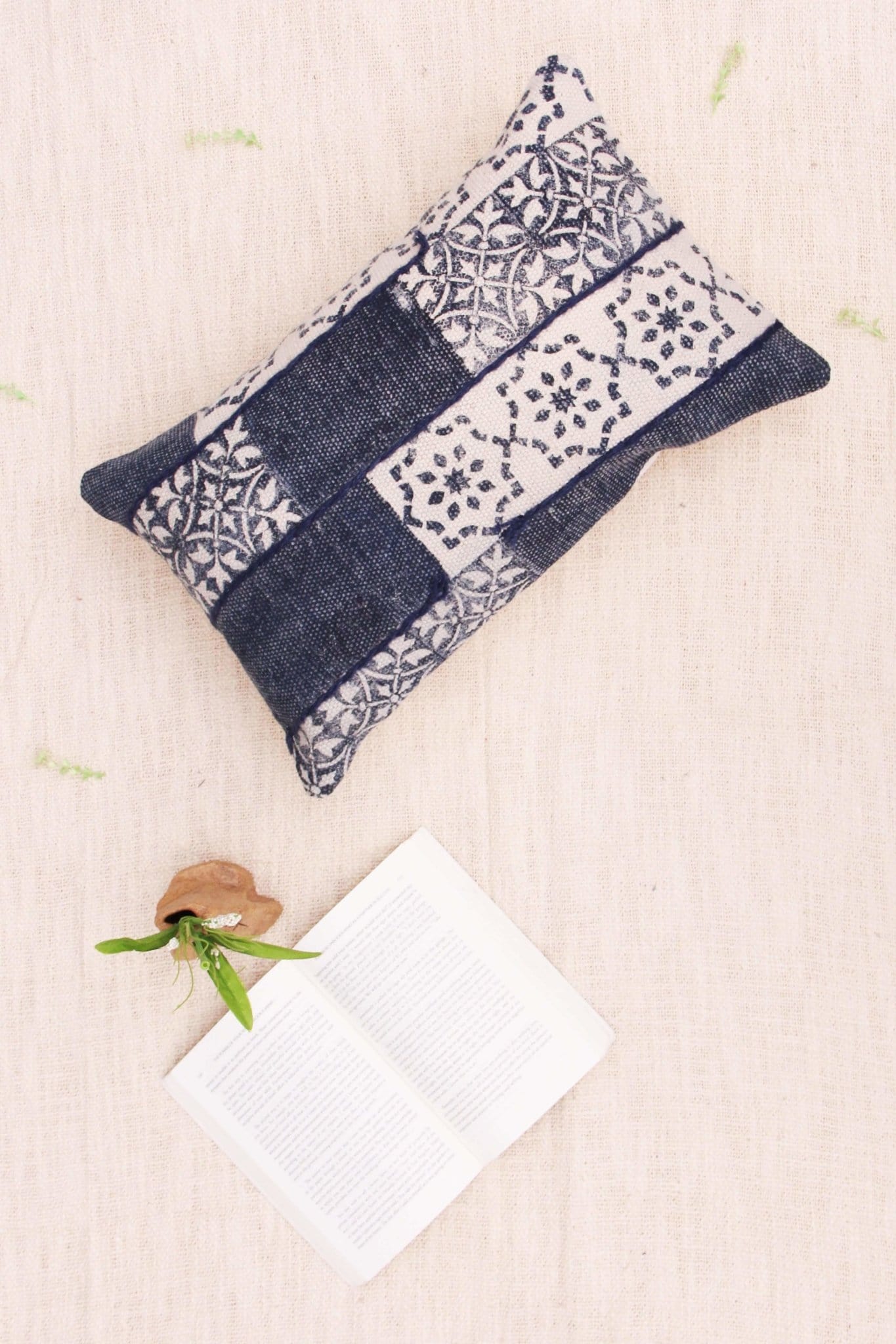 WARSAW - LUMBAR CUSHION COVER - NAVY BLUE - ART AVENUE