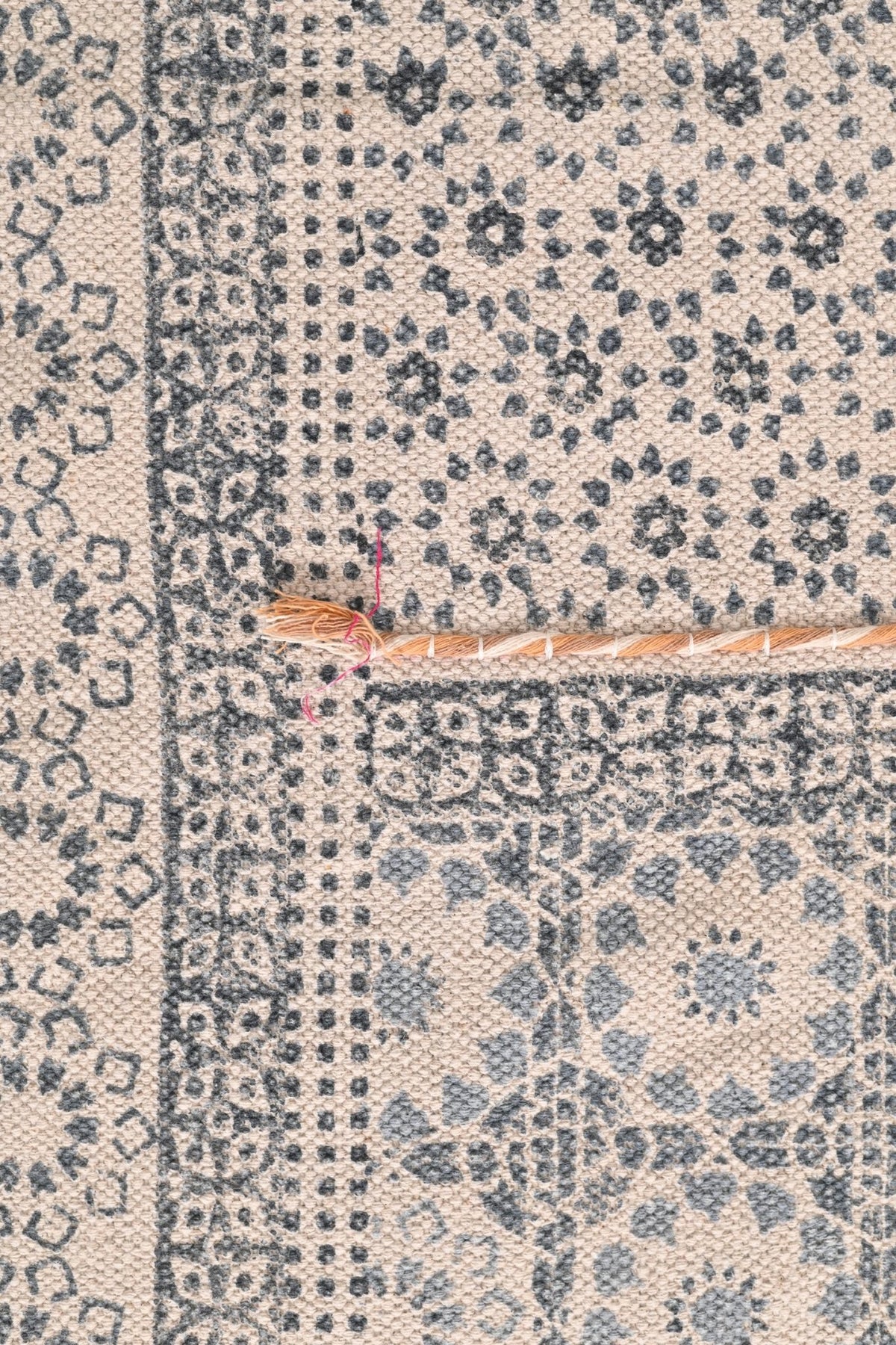 ZENTE -BLOCK PRINTED FLOOR RUNNER - WHITE - ART AVENUE