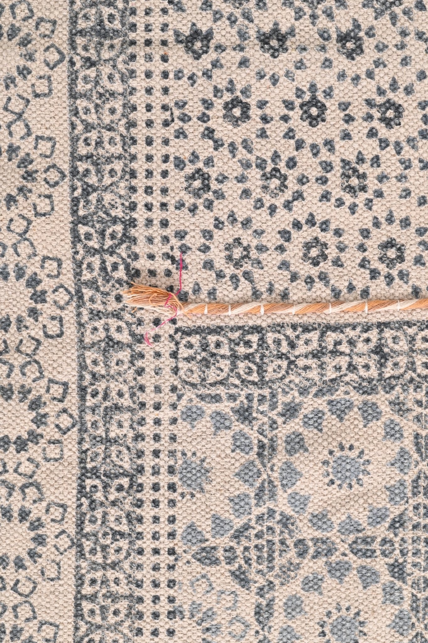 ZENTE -BLOCK PRINTED FLOOR RUNNER - WHITE - ART AVENUE